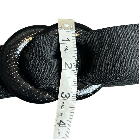 Wide Band Faux Snakeskin Buckle Black Stretch Belt - Picture 9 of 10